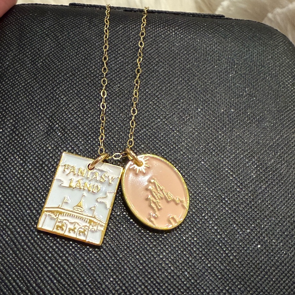NWOT Jo&Co Disney Necklace Set W/Travel Case - Picture 5 of 5